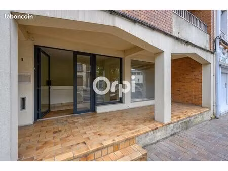 commerce santé 44 m²