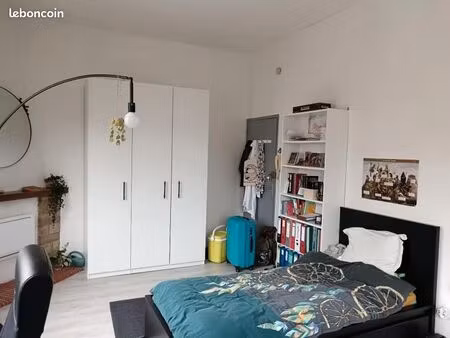 studio 25m2 réservé étudiant proche lycée châtelet st jean fac de droit hôpital école des 