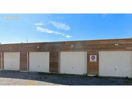 grand garage / box / local stockage 25 m2