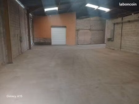 loue hangar 200 m2