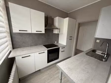 un appartement lumineux avec ascenseur  idéalement situé à d