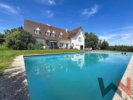 élégante propriété de caractère de 440 m² avec piscine