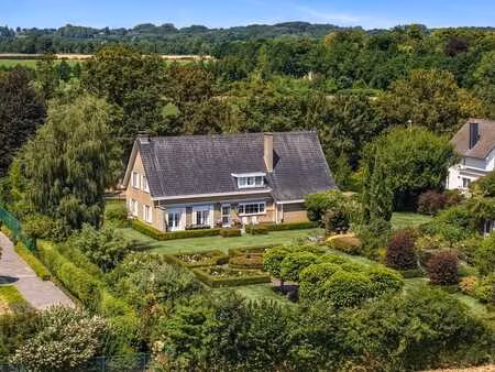 karaktervolle villa op een uitzonderlijk perceel van 36a7...