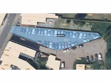 terrain clôturé de 675 m² à louer – idéal parking ou stockag
