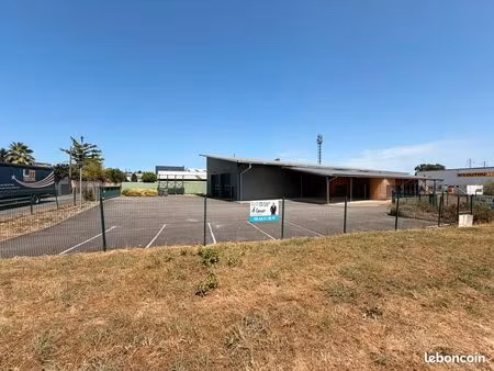 local d'activité 803 m²