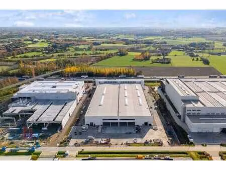 uitstekend gelegen kantoorruimte van 478 m² met visibilit...