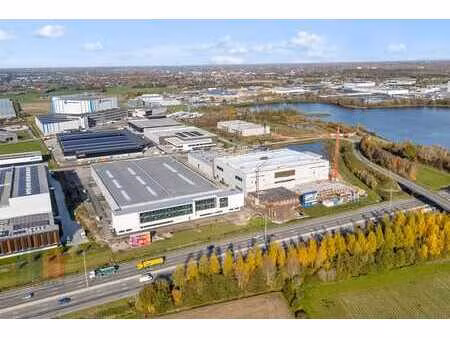 uitstekend gelegen kantoorruimte van 998 m² met visibilit...