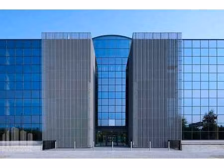 bureaux de 970 m² à proximité du r0