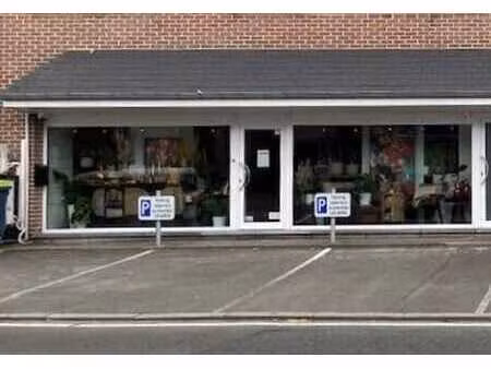 local commercial de 151m2 avec parking  bassenge