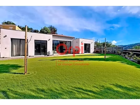 location villa 4 pièces 142.08 m² à los masos (66500)  1 800 €