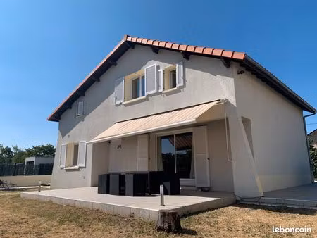 maison familiale grands volumes avec piscine