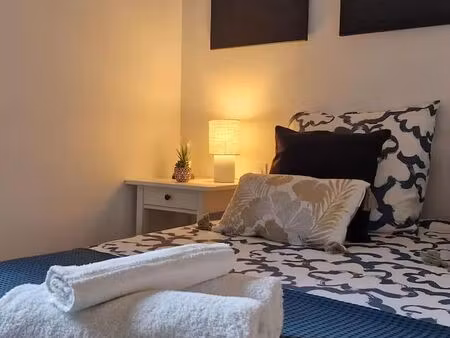 t2 meublé de 43 m² - vinzelles - place de parking couvert - disponible début septembre