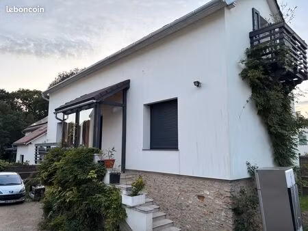 maison individuelle rénovée avec jardin au calme