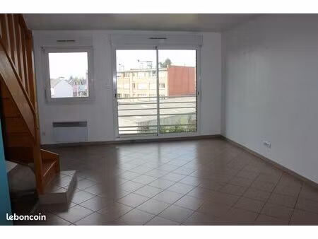 appt avec balcon et parking ferme