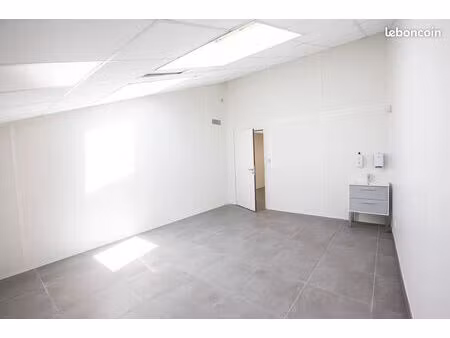 ◊ cabinet médical 25 m² à louer – centre médical pluridisciplinaire – marseille 11e