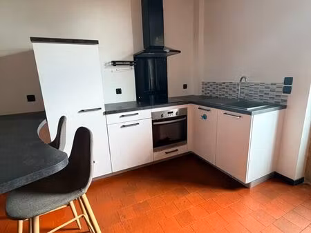 studio avec cuisine aménagée et équipée