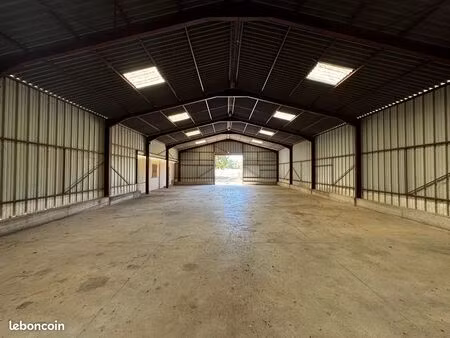 entrepôt 515 m² le broc