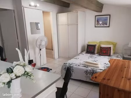 je loue studio 21m2 rotonde lumineux calme absolu 2 fenêtres centre historique