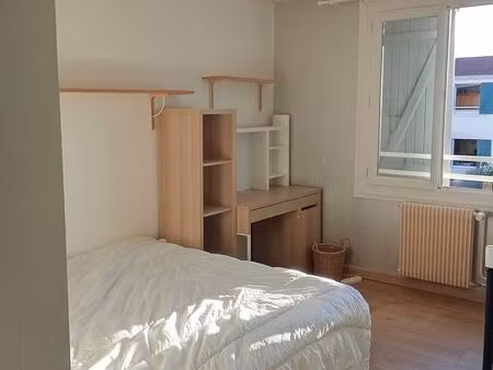 loue chambre a partir du 22 août dans maison avec jardin idéal étudiant