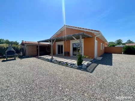 maison de plain-pied récente deux chambres et jardin à maubourguet