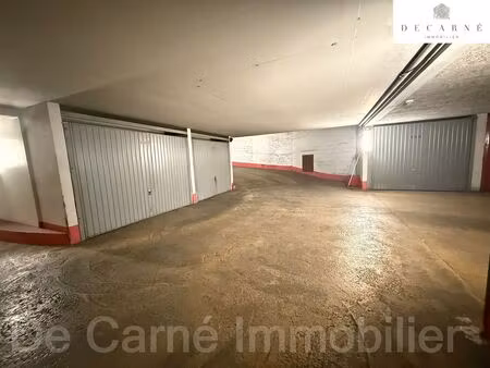box fermé pour 2/3 motos ou archivages