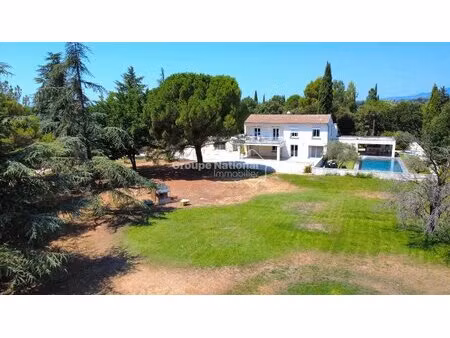 carpentras - propriete de 190 m² habitable sur 409 m² de terrain