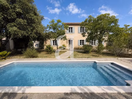charmante villa  avec piscine  garages et dépendances à carpen