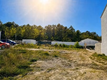 terrain à bâtir au puy-sainte-réparade – 558 m² viabilisé à