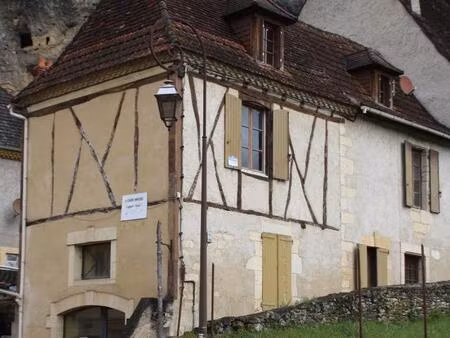 les eyzies - immeuble de rapport avec local commercial et appartement
