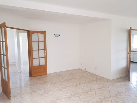 f3 au calme avec balcon - disponible fin aout