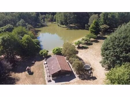 camping à réhabiliter en milieu boisé  avec maison sur 12 hectares
