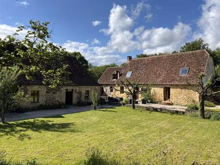 corps de ferme isolé sur 15 hectares – maison  grange et maison d’amis