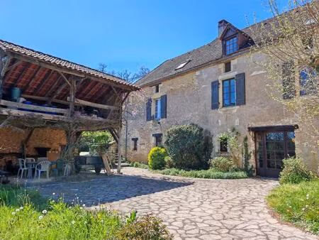 ancienne maison de forgeron de 275m² et ses dépendances au calme sur 4000m² de terrain