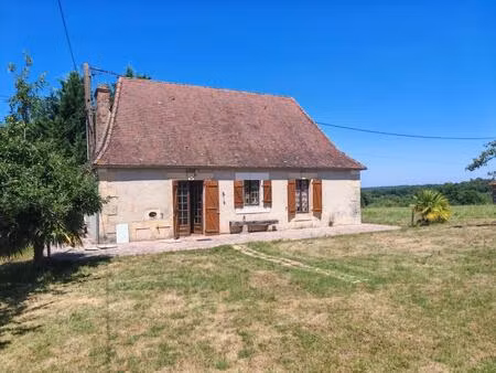 sur plus de 3 hectares  fermette à rénover avec belle vue