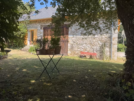 maison rénovée  avec grange attenante - vue dégagée avec mag