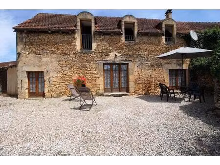jolie maison en pierre avec sa petite dépendance et son jardin