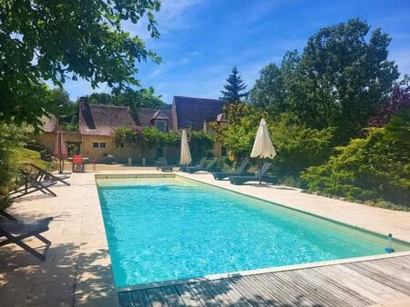 les eyzies - propriété de charme offrant 240m² habitables et piscine au calme sur 1 hectar