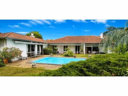 pau trespoey maison familiale 260 m²  piscine et jardinà vendre