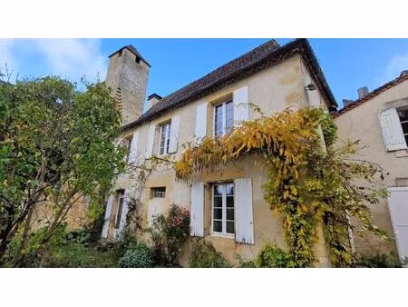 les eyzies - ancien presbytère à restaurer offrant environ 128m² habitables  dépendances e