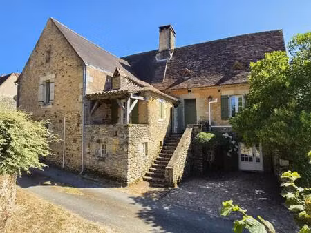 vallée de la dordogne  maison de hameau xviiième de 186m² avec 3 chambres et piscine