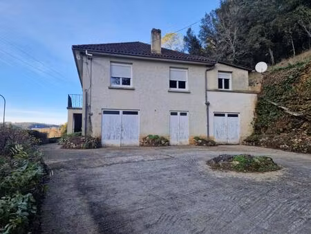 maison de ville avec appartement indépendant et garage aux eyzies
