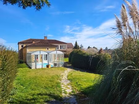 magnifique demeure de 5 chambres avec locaux professionnels  piscine et vue - périgord noi