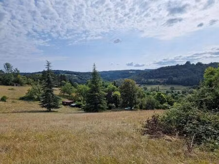 terrain constructible avec permis en cours et vue dégagée