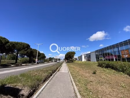 location commerce frejus 83600 950m²