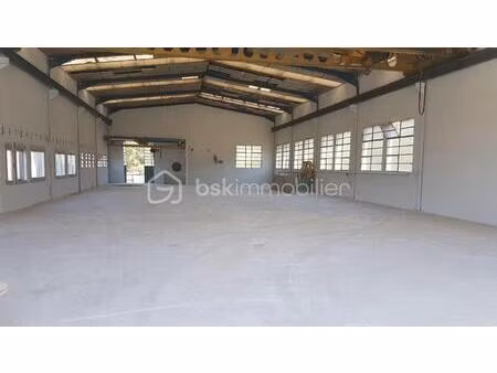 local commercial de 900 m² à mazamet