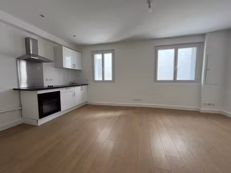 location appartement 3 pièces 42 m² à aubagne (13400)