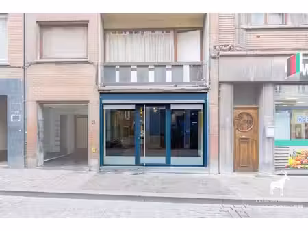 commerce avec place de parking privée à mons