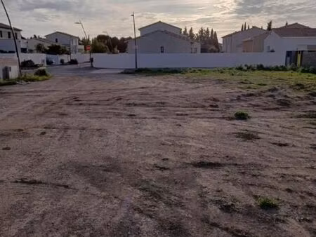 terrain 263 m² vias