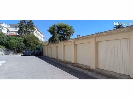 grand box plein pied sécurisé parc impérial église russe