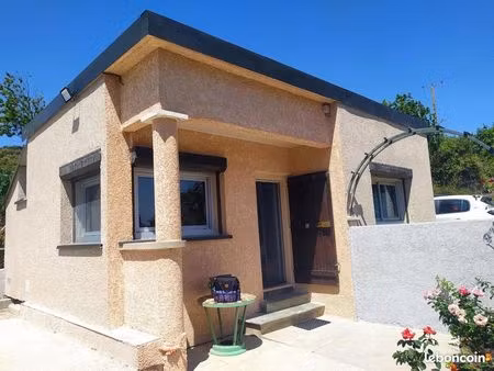petite maison dans hameau